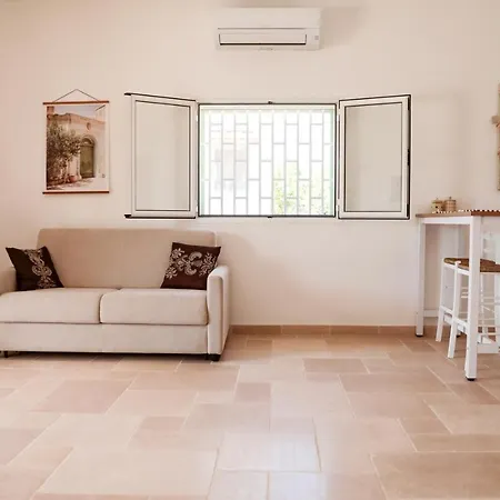 Mina Villa *